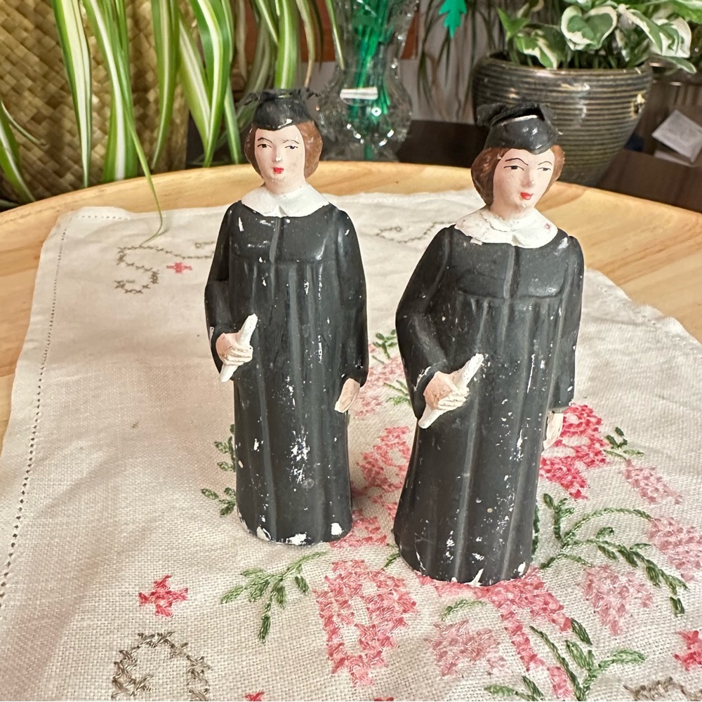 🎓 Vintage 1950s–70s Chalkware Graduation Cake Toppers – Set of 2